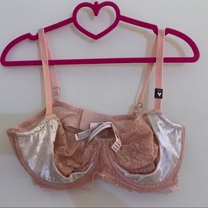 NEW Victoria‘s Secret Bra pink